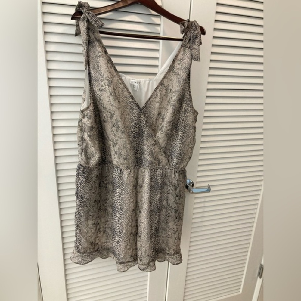 VENUS Romper Sleeveless Cheetah Print with pockets - 20 Black & White